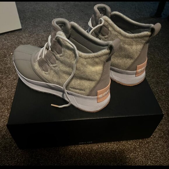 Womens Sorel Boots size 6 - Picture 2 of 3